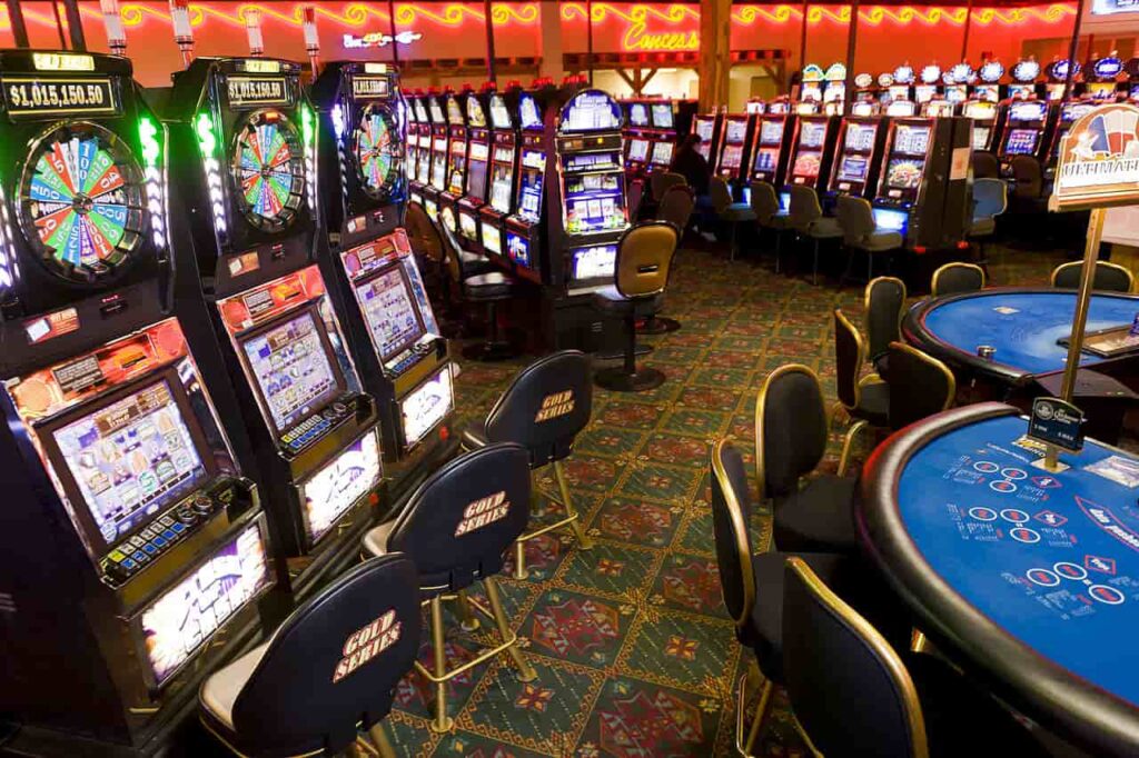 Play online slot machines -- Chances of winning slot games