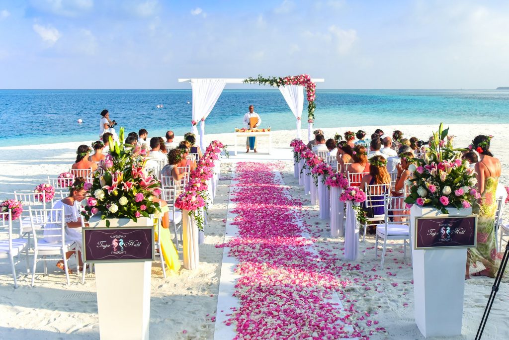 3 Tips for Choosing the Perfect Decor for Your Wedding Reception in 2021