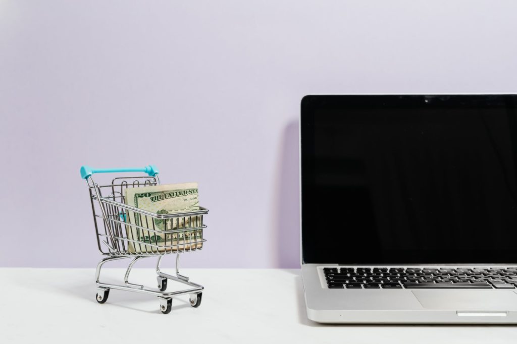 Advantages of Moving From Traditional to Online Selling